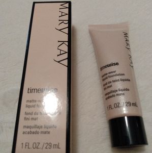 Matte liquid foundation